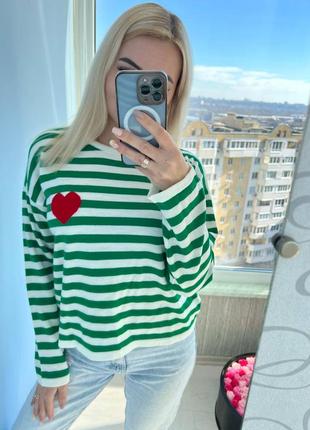 Базовий светр в смужку с сердечком3 фото