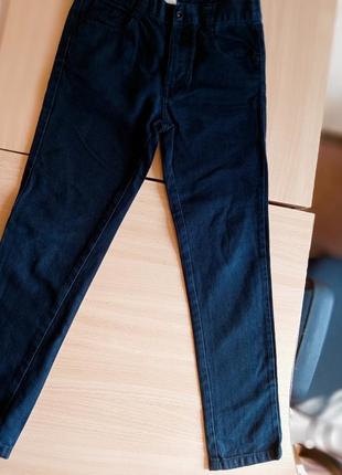 Черные джинсы на 9-10 лет