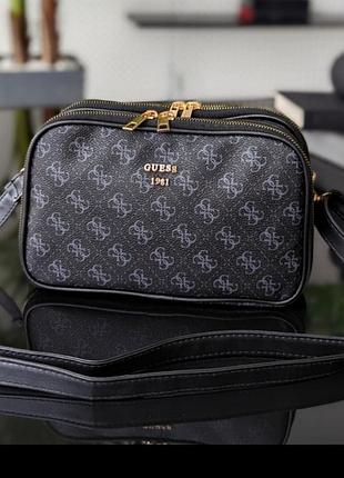 Сумка кросс боди guess на три отделения.