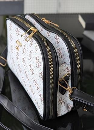 Сумка кросс боди guess на три отделения.