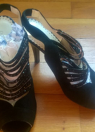 Нарядные босоножки