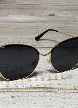 Очки женские солнцезащитные бабочка с золотистыми вставками черные