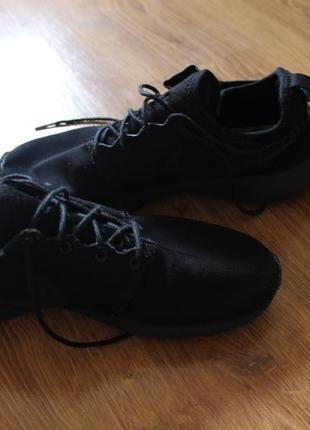Легкие невесомые унисекс черные кроссовки turquoise nike roshe two black
