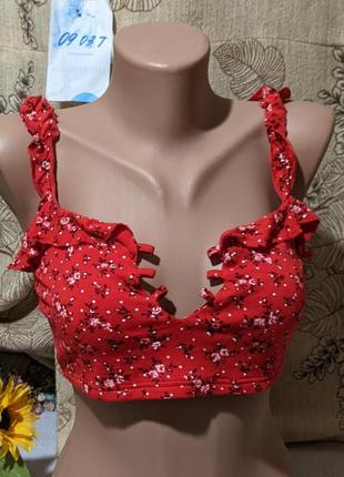 Червоний топік. топ  prettylittlething s m