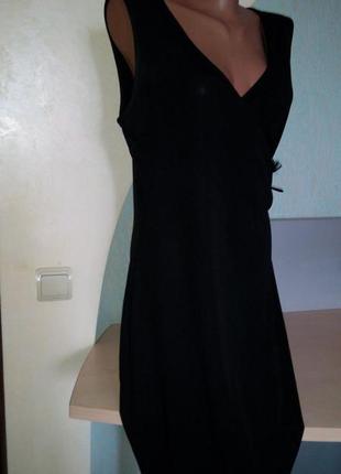 Елегантне чорне маленьке плаття на струнку фігурку