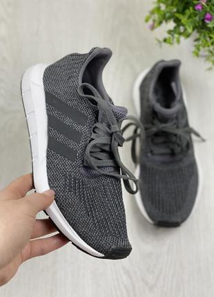 Кроссовки adidas