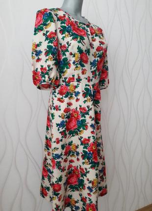 Неймовірно красиве, миле і жіночне плаття в квіточку.