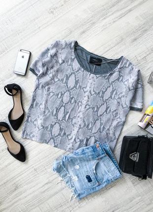 Футболка в змеиный принт zara
