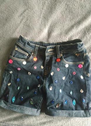 Класные джинсовые шорты на девочку с камнями3 фото
