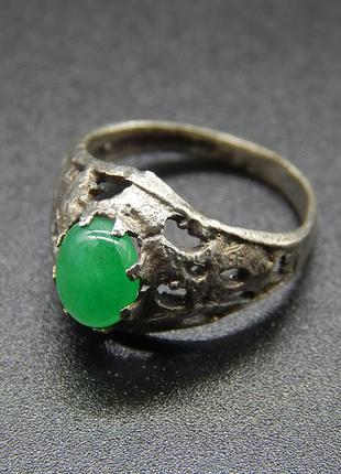 46. винтажное кольцо с зеленым камнем, размер 18.1 фото