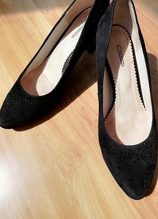 Натуральні замшеві туфлі 38 р