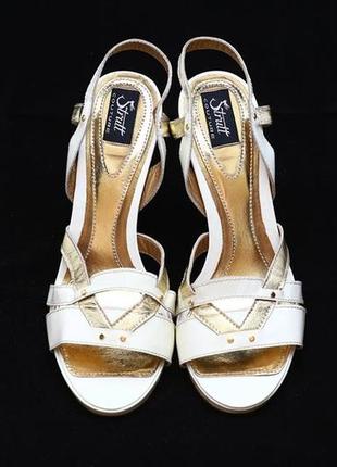 Білі дизайнерські босоніжки strutt couture (англія)