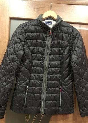 Лёгкая стёганая куртка.    charles vogele