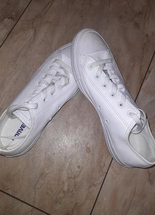 Білі шкіряні кеди converse