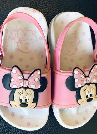 Босоножки сандали анатомические легкие с объёмной аппликацией minnie mouse disney (оригинал)3 фото