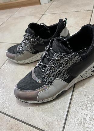 Кроссовки 10