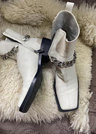 Бело- молочные кожаные стильные ботинки с цепью 41 р zara2 фото