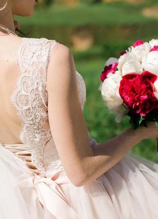 Шикарна весільна сукня
