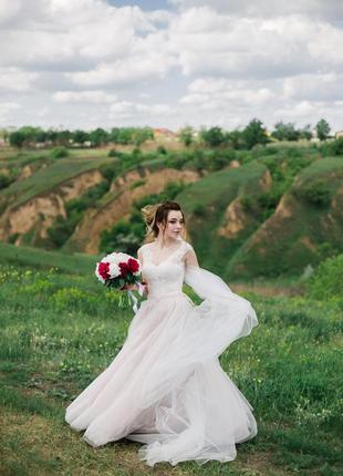 Шикарна весільна сукня1 фото