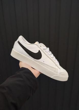 Жіночі кросівки nike blazer low 77 vintage white black3 фото