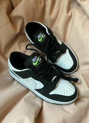 Nike sb dunk strangelove
•white black• 2
