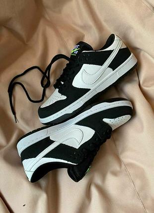 Nike sb dunk strangelove
•white black• 3