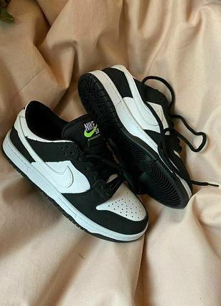 Nike sb dunk strangelove
•white black• 5