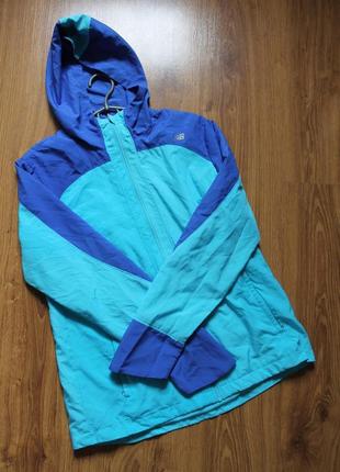 Обворожительная особенная женская ветровка new balance womens hooded sequence jacket4 фото