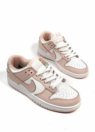 Nike sb dunk low
•light pink•