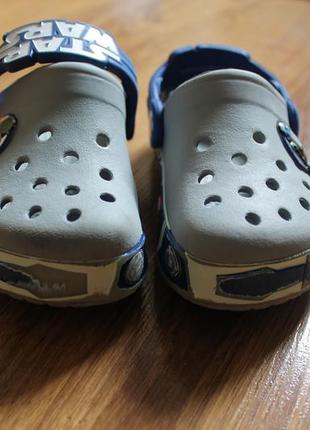 Неописуймо круті унікальні дитячі сандалі crocs star wars розмір c8-9 (25-26)4 фото