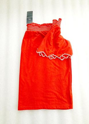 Романтична футболка з голими плечима