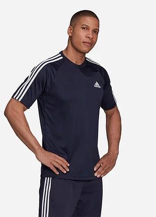 Спортивная футболка adidas