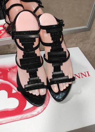 Туфли черные на каблуке женские с камнями кожа3 фото