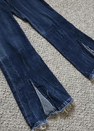 Клешные джинсы с необработанными краями6 фото