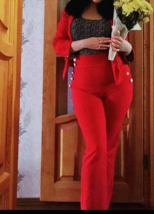 Красный стильный костюм veromoda