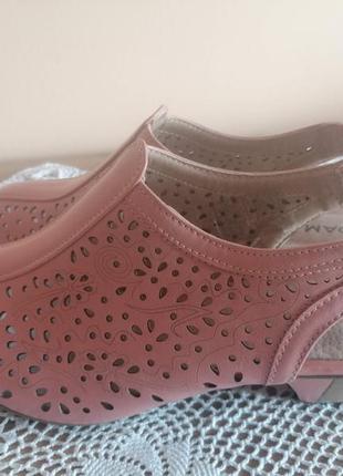 Стильные кожаные розовые босоножки на каблуке damart3 фото