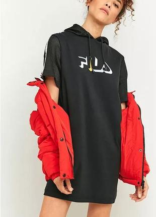 Fila черное прямое спортивное мини платье с лого и лампасами, платье с сетчатым капюшоном и рукавами4 фото