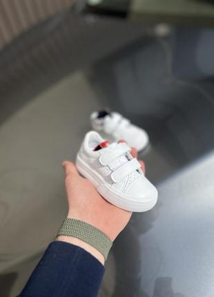 Кросівки кроси макасіни