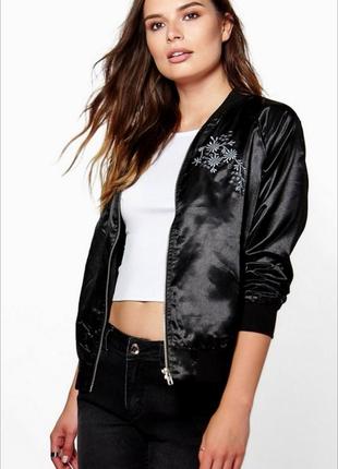 Женский бомбер от boohoo molly satin embroidered bomber