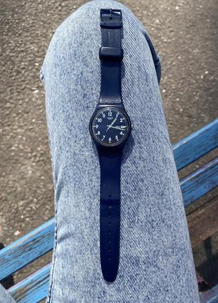 Жіночий синій годинник swatch2 фото