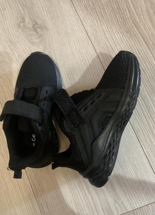 Кросівки для хлопчика.