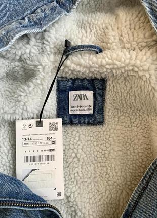 Утепленная джинсовая куртка zara джинсовая куртка zara с искусственным мехом джинсовка zara с искусственной овчиной.8 фото