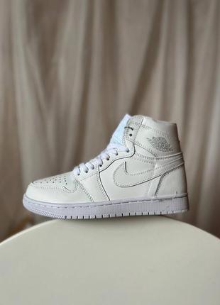 Женские кожаные кроссовки, белые air jordan nikeнатуральная кожа.