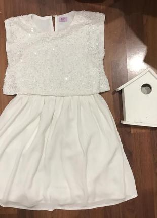Красивое платье 9-10 лет