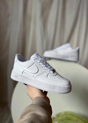 Женские кожаные кроссовки, белые nike натуральная кожа.