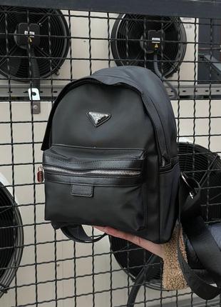 Женский стильный черный рюкзак prada тренд сезона