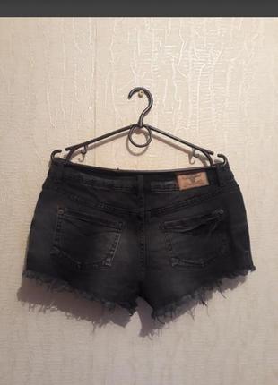 Классные чёрные джинсовые короткие стрейчевые шорты с потороченным низом buffalo london3 фото