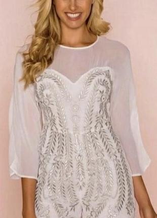 Изысканный ромпер с вышивкой