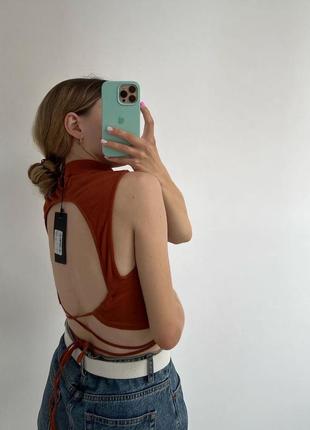 Топ з відкритою спиною