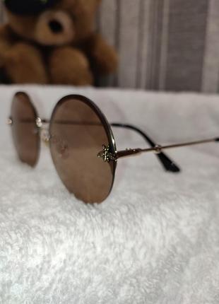 Круглые солнцезащитные очки в металлической оправе с пчёлами1 фото